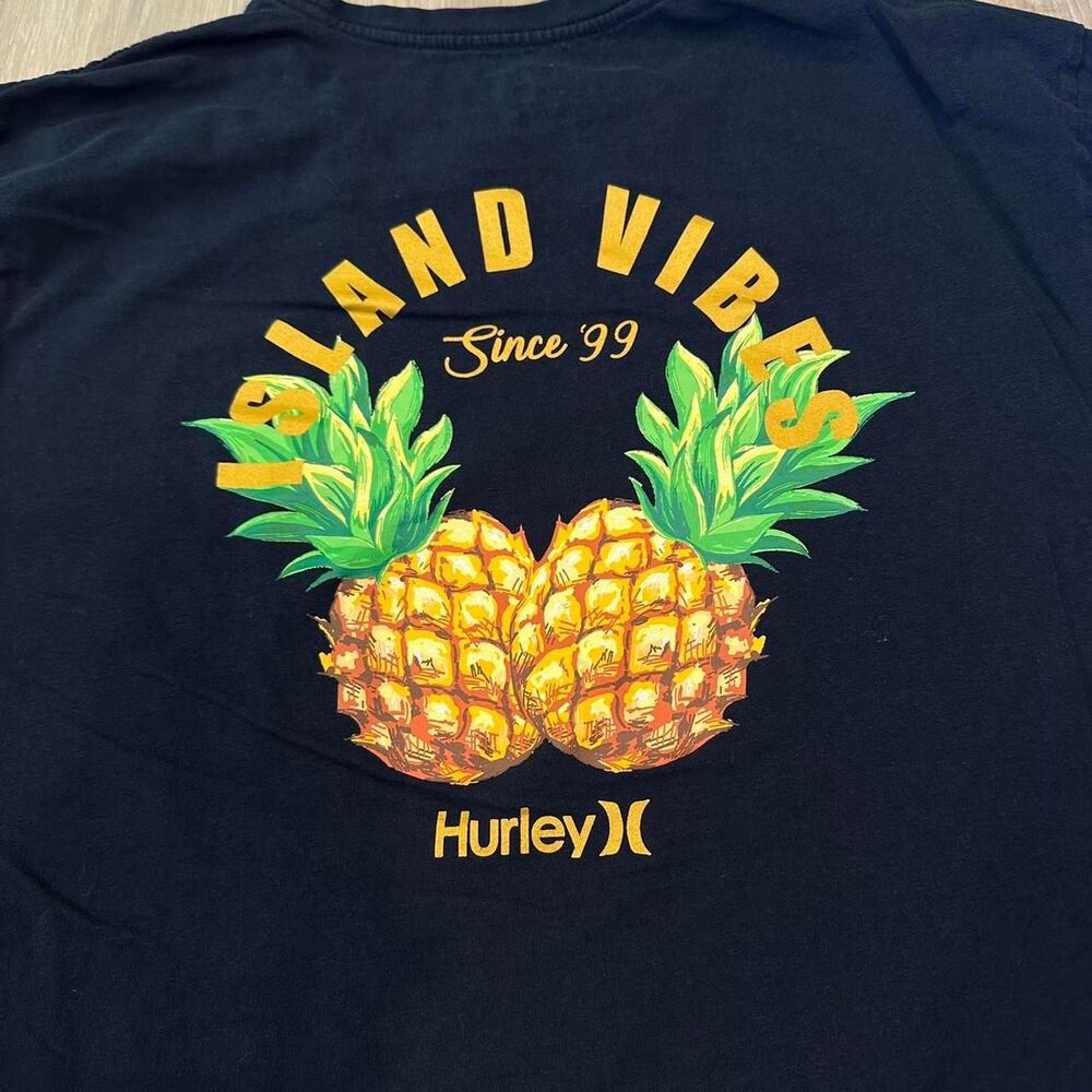 Hurley Island Vibes Tshirt. Size L. Perfect for layering in the‎ fall or summer - Picture 4 of 6